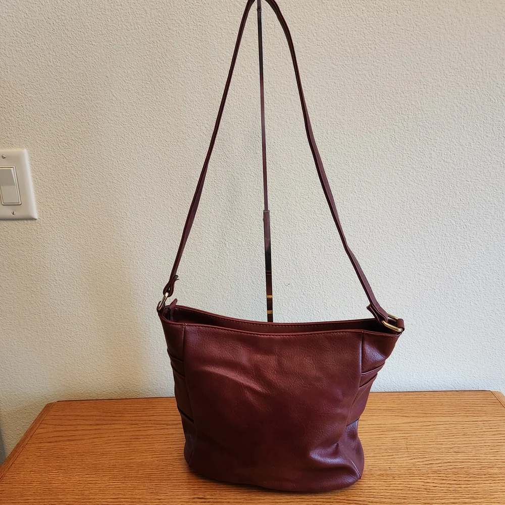 Elegant Burgundy Faux Leather Shoulder Bag Multi Pockets